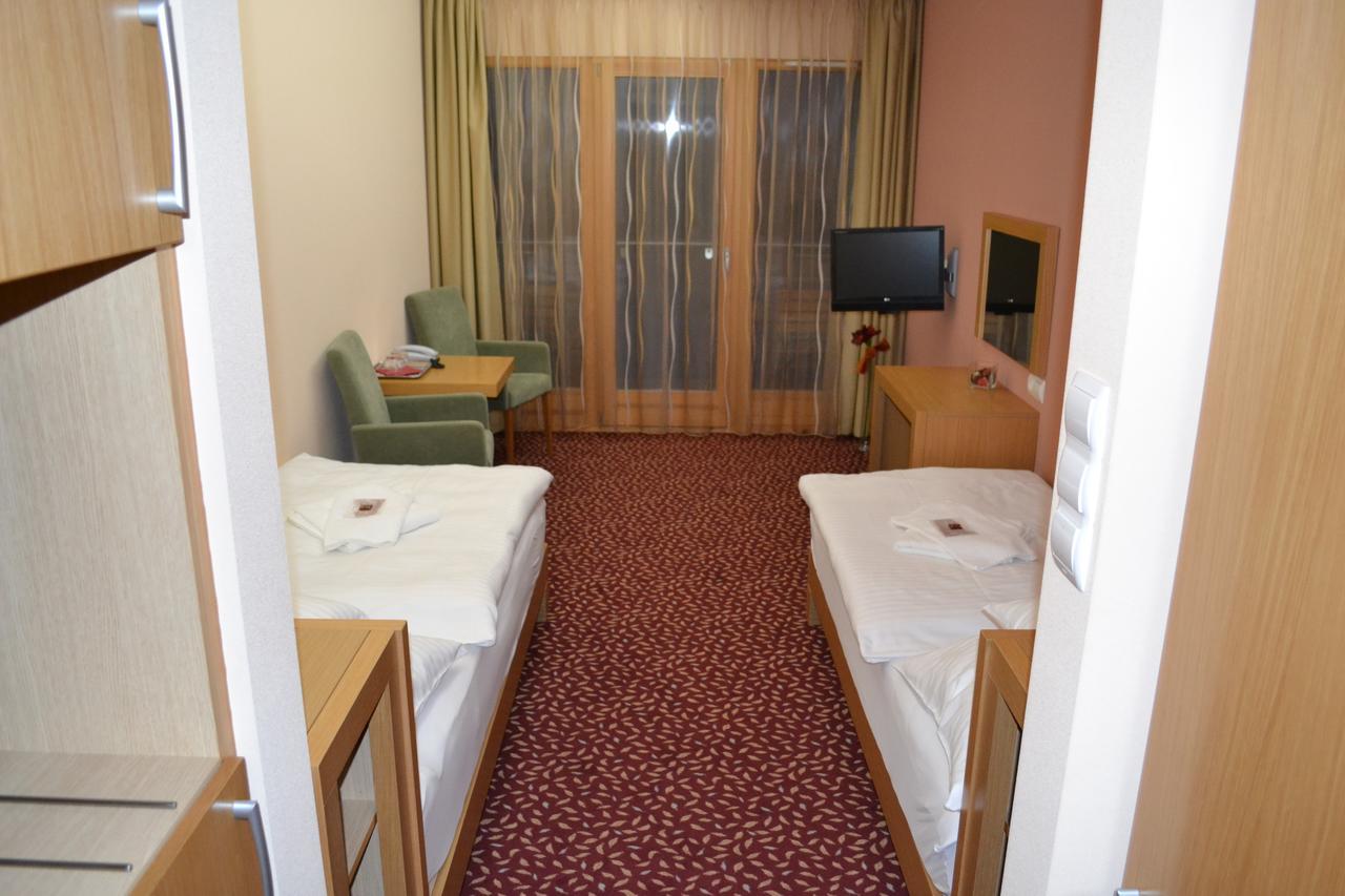Debreceni Postas Udulo Hotell Exteriör bild